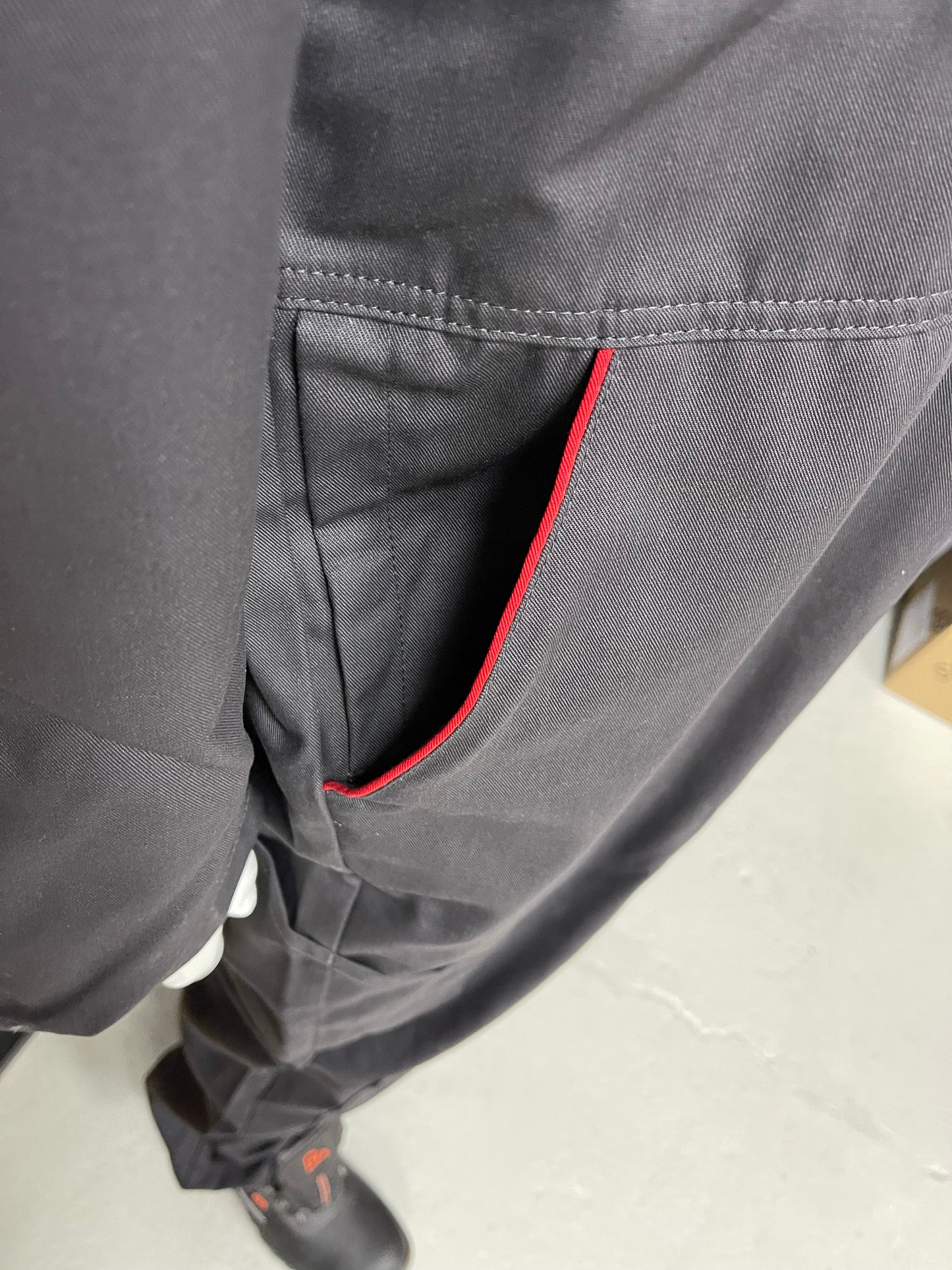 Grijs/rood Overall met kniezakken