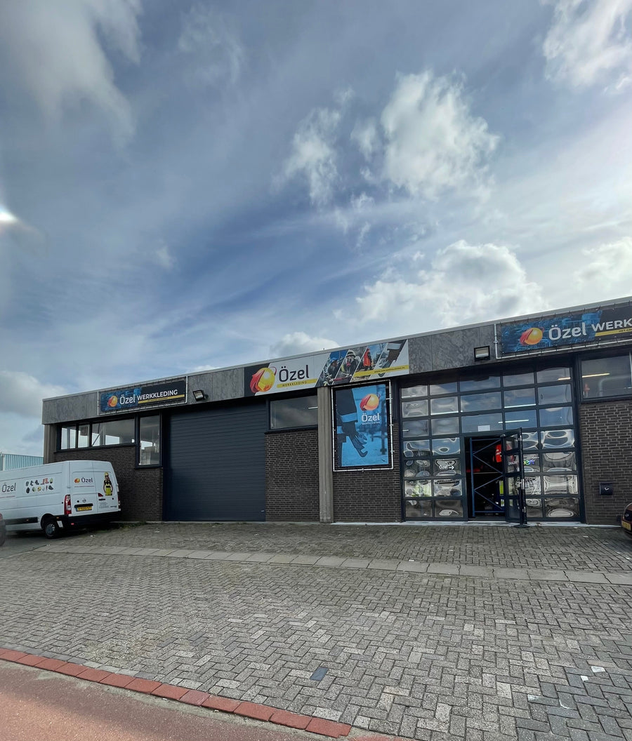 Winkel van Özel Werkkleding aan de Vlaardingweg 36 in Rotterdam